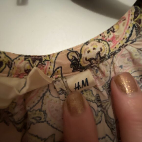 H & M Logg Sleeveless Top - Picture 4 of 6